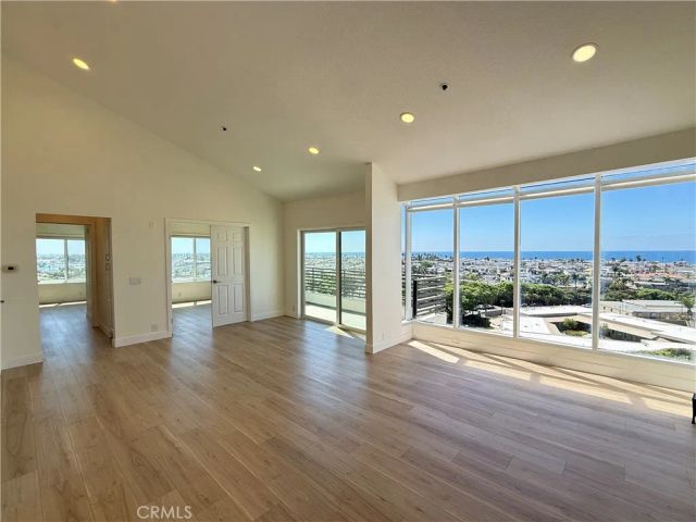 230 Lille Lane 308, Newport Beach, CA 92663