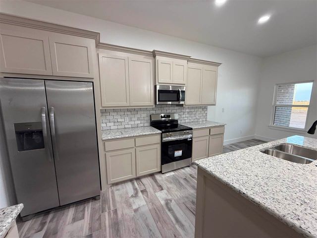 358 Weaver Way, Fletcher, OK 73541