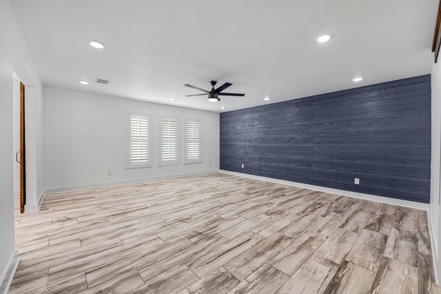 5250 Beechnut Street, Houston, TX 77096