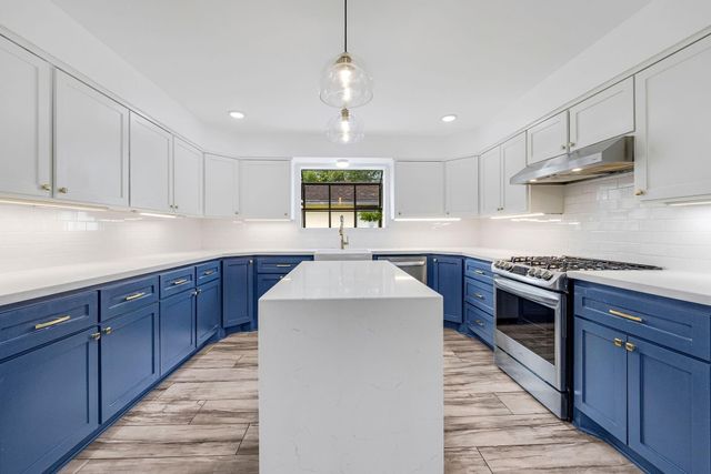 5250 Beechnut Street, Houston, TX 77096
