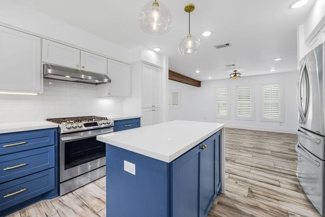 5250 Beechnut Street, Houston, TX 77096