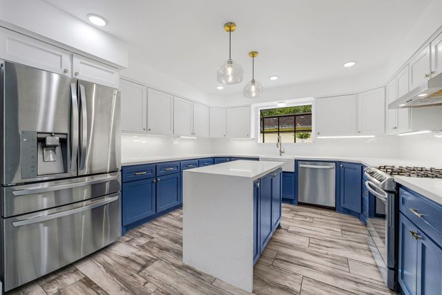 5250 Beechnut Street, Houston, TX 77096