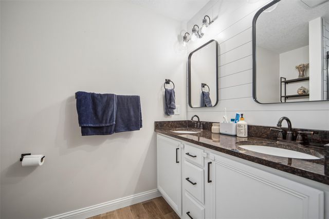 13018 Westbrook Drive, Urbandale, IA 50323