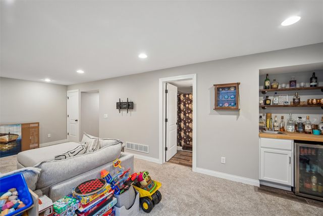 13018 Westbrook Drive, Urbandale, IA 50323