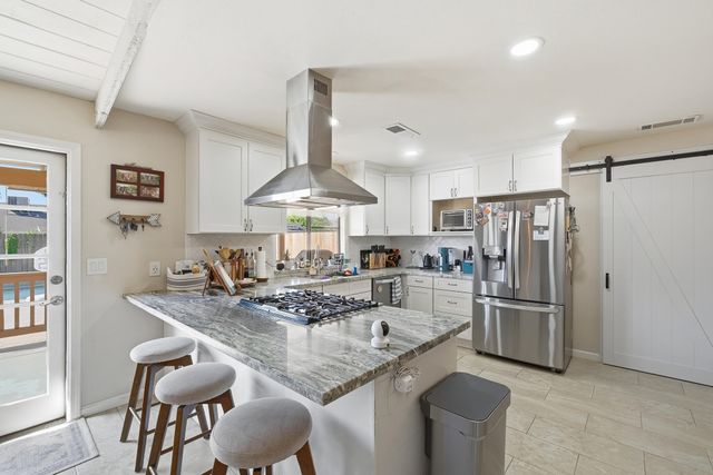 3409 S Vickie Court, Visalia, CA 93277