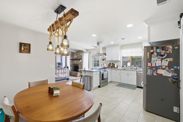 3409 S Vickie Court, Visalia, CA 93277