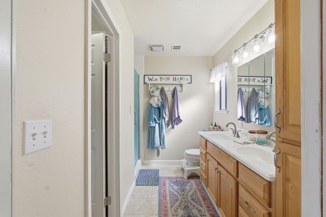 3409 S Vickie Court, Visalia, CA 93277