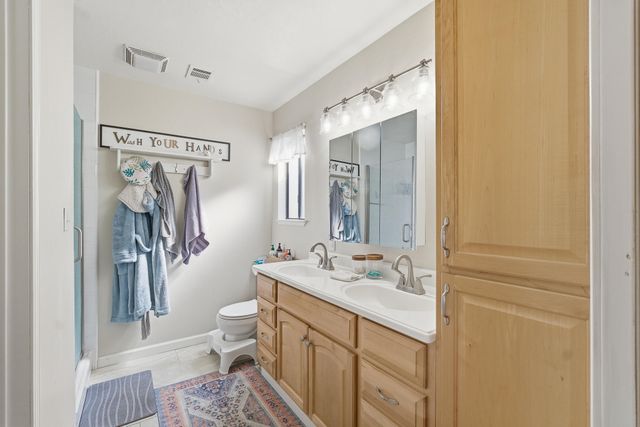 3409 S Vickie Court, Visalia, CA 93277