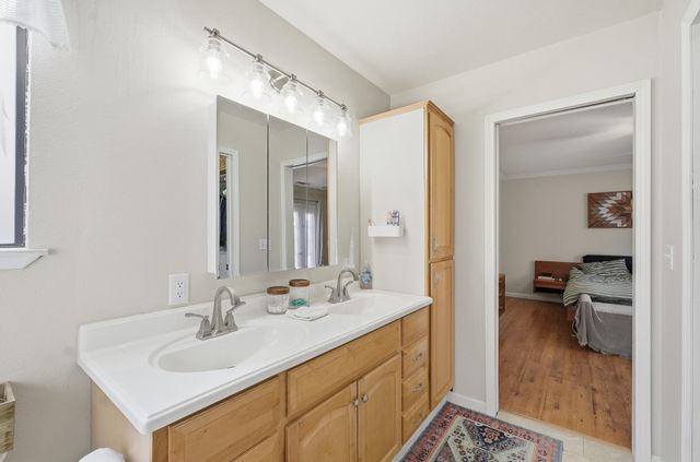 3409 S Vickie Court, Visalia, CA 93277