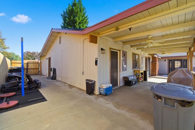 3409 S Vickie Court, Visalia, CA 93277