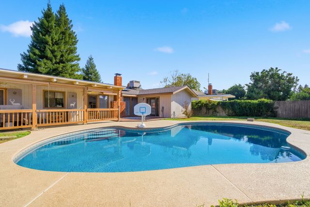 3409 S Vickie Court, Visalia, CA 93277