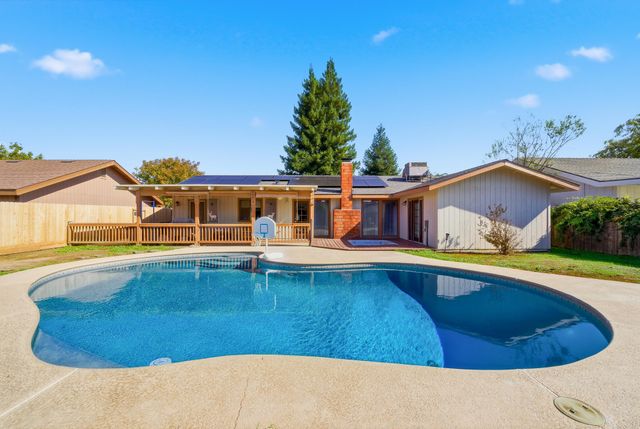 3409 S Vickie Court, Visalia, CA 93277
