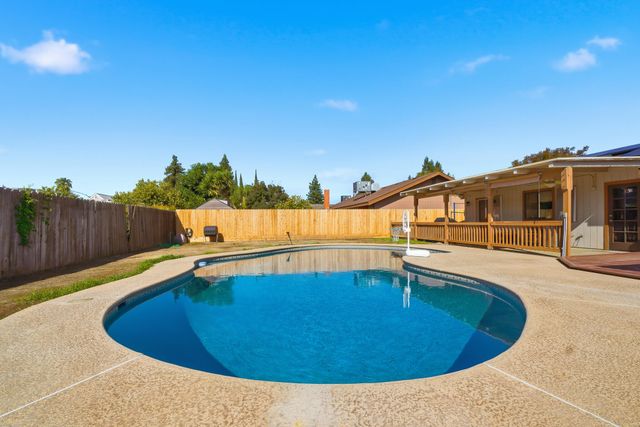 3409 S Vickie Court, Visalia, CA 93277