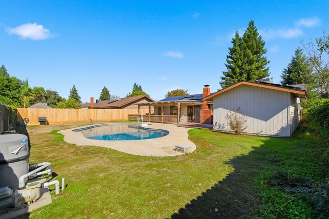 3409 S Vickie Court, Visalia, CA 93277