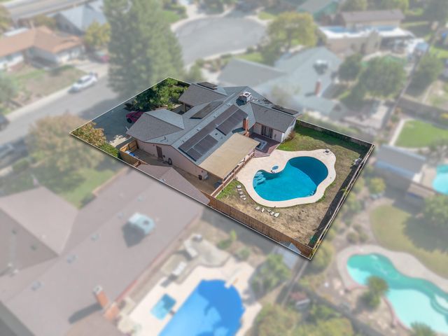 3409 S Vickie Court, Visalia, CA 93277