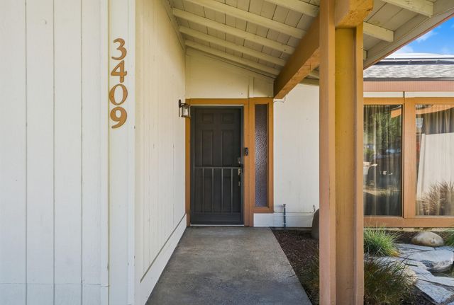 3409 S Vickie Court, Visalia, CA 93277