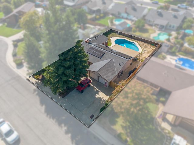 3409 S Vickie Court, Visalia, CA 93277