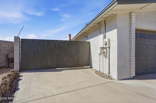 2442 W VIA RIALTO Circle, Mesa, AZ 85202