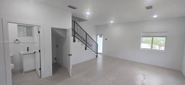 141 NW 11th St, Pompano Beach, FL 33060