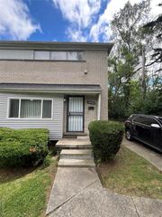 14526 Evergreen Road, Detroit, MI 48223