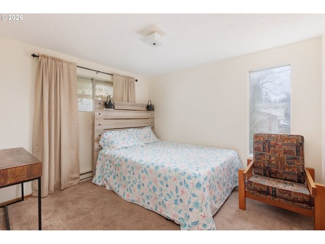 916 Ne DOUGLAS St, Newport, OR 97365