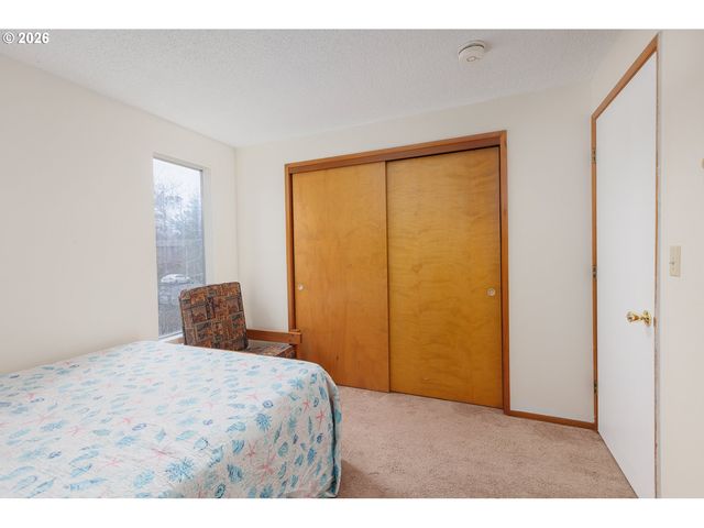 916 Ne DOUGLAS St, Newport, OR 97365