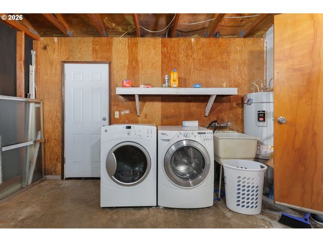 916 Ne DOUGLAS St, Newport, OR 97365