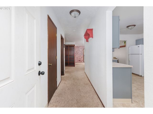 916 Ne DOUGLAS St, Newport, OR 97365