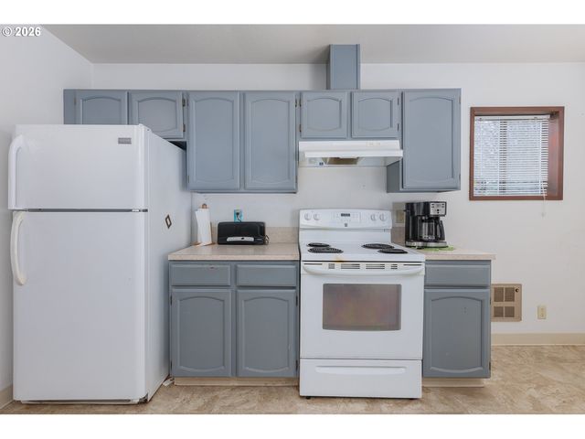 916 Ne DOUGLAS St, Newport, OR 97365