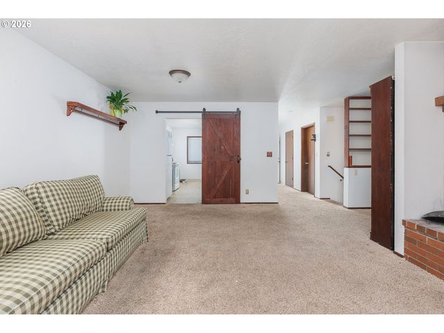 916 Ne DOUGLAS St, Newport, OR 97365