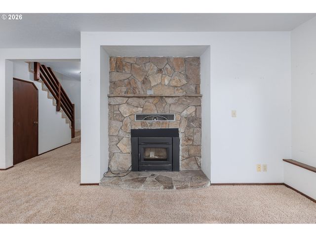 916 Ne DOUGLAS St, Newport, OR 97365