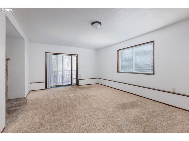 916 Ne DOUGLAS St, Newport, OR 97365