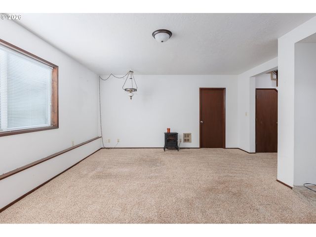 916 Ne DOUGLAS St, Newport, OR 97365