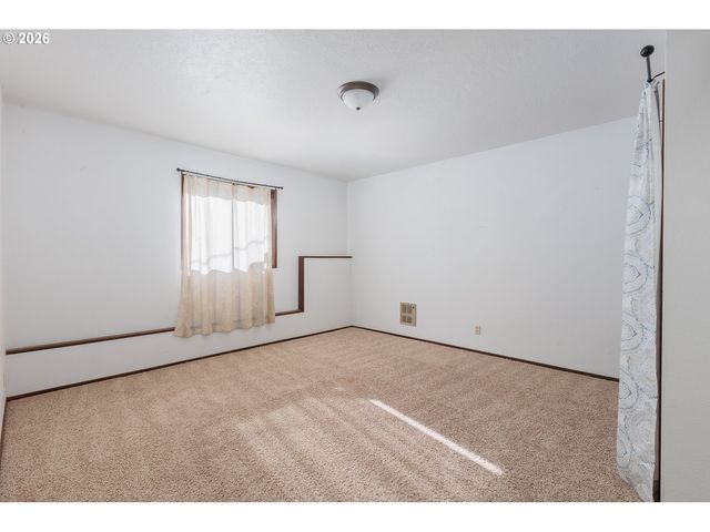 916 Ne DOUGLAS St, Newport, OR 97365