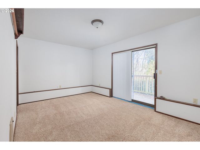 916 Ne DOUGLAS St, Newport, OR 97365