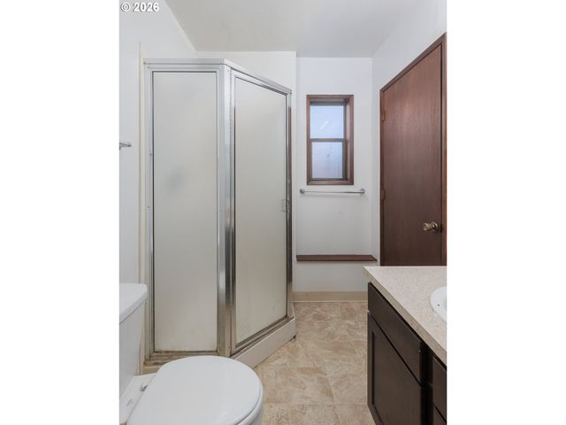 916 Ne DOUGLAS St, Newport, OR 97365