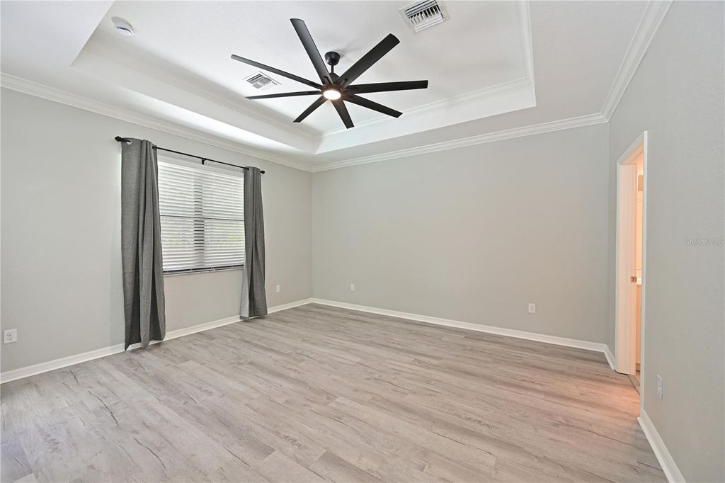 Image 12 of property listing at 706 ACACIA COURT, Bradenton, FL 34212