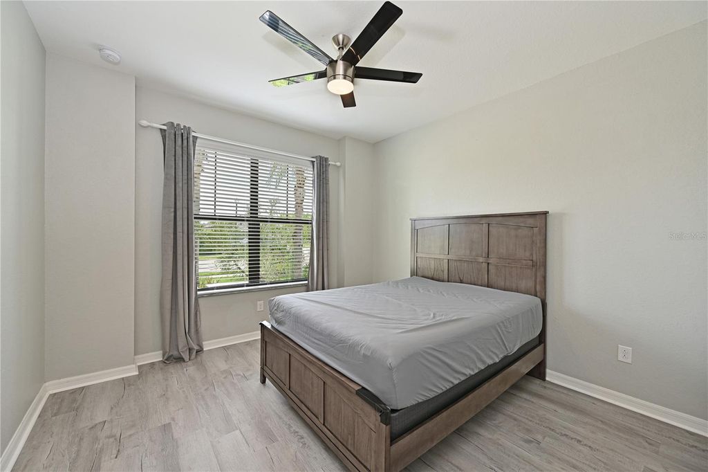 Image 14 of property listing at 706 ACACIA COURT, Bradenton, FL 34212