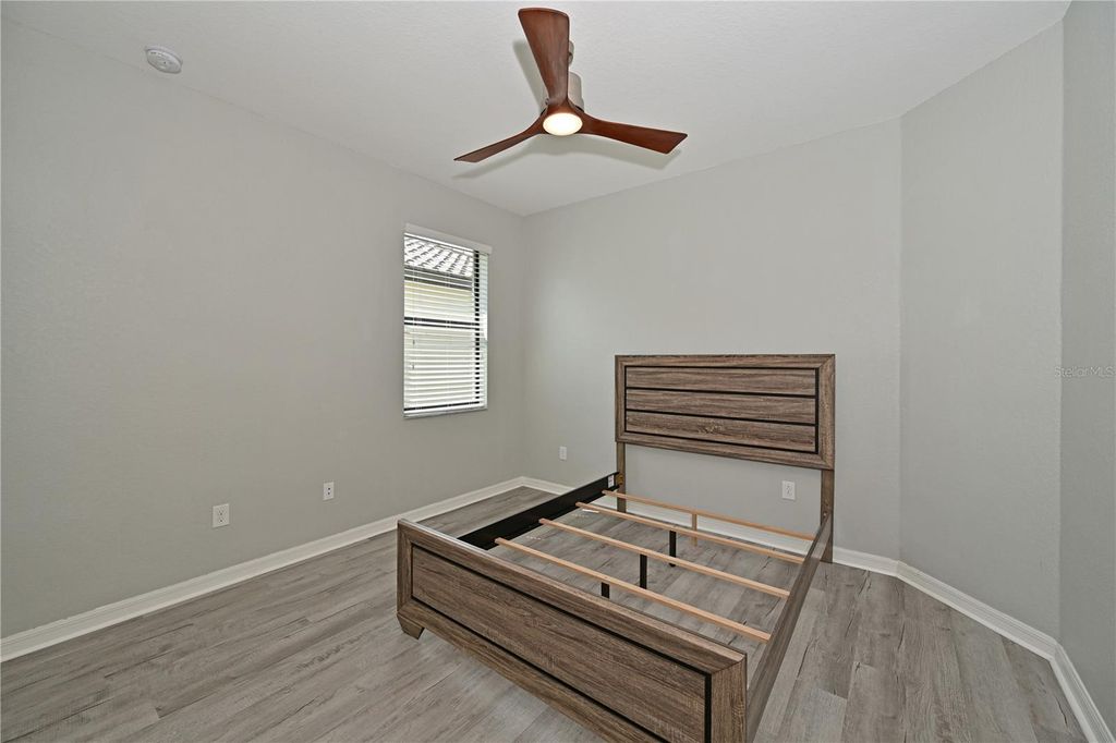 Image 16 of property listing at 706 ACACIA COURT, Bradenton, FL 34212