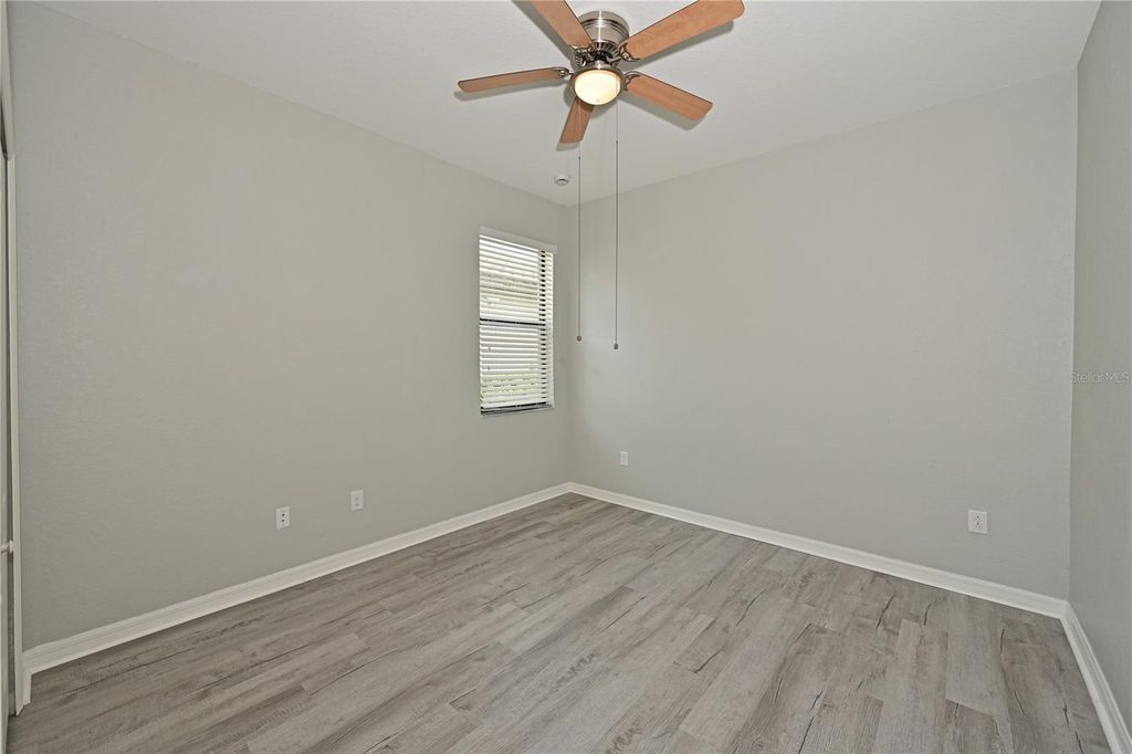 Image 18 of property listing at 706 ACACIA COURT, Bradenton, FL 34212