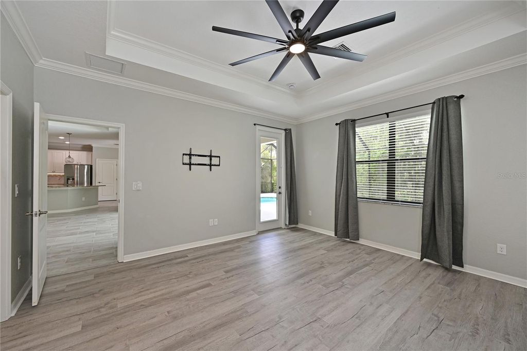 Image 20 of property listing at 706 ACACIA COURT, Bradenton, FL 34212