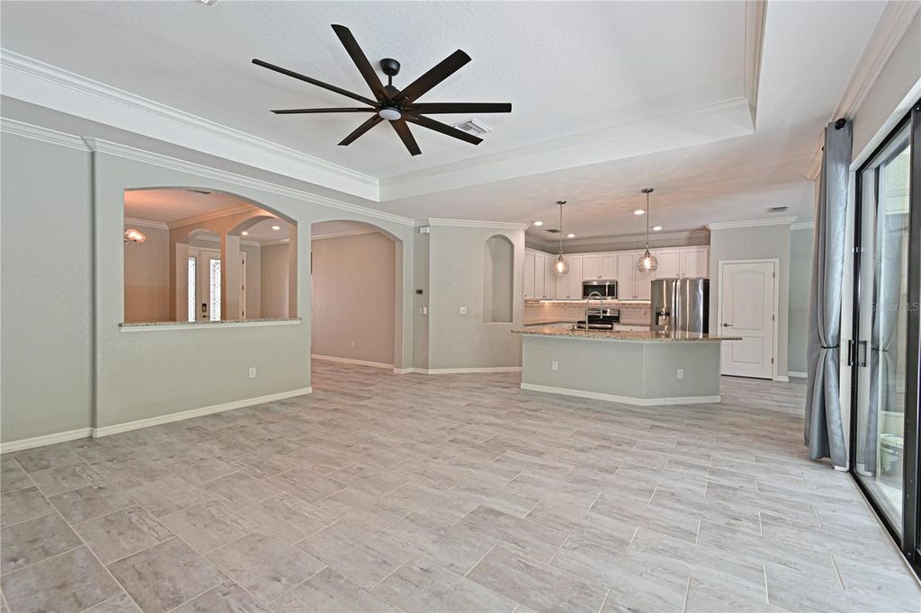 Image 27 of property listing at 706 ACACIA COURT, Bradenton, FL 34212