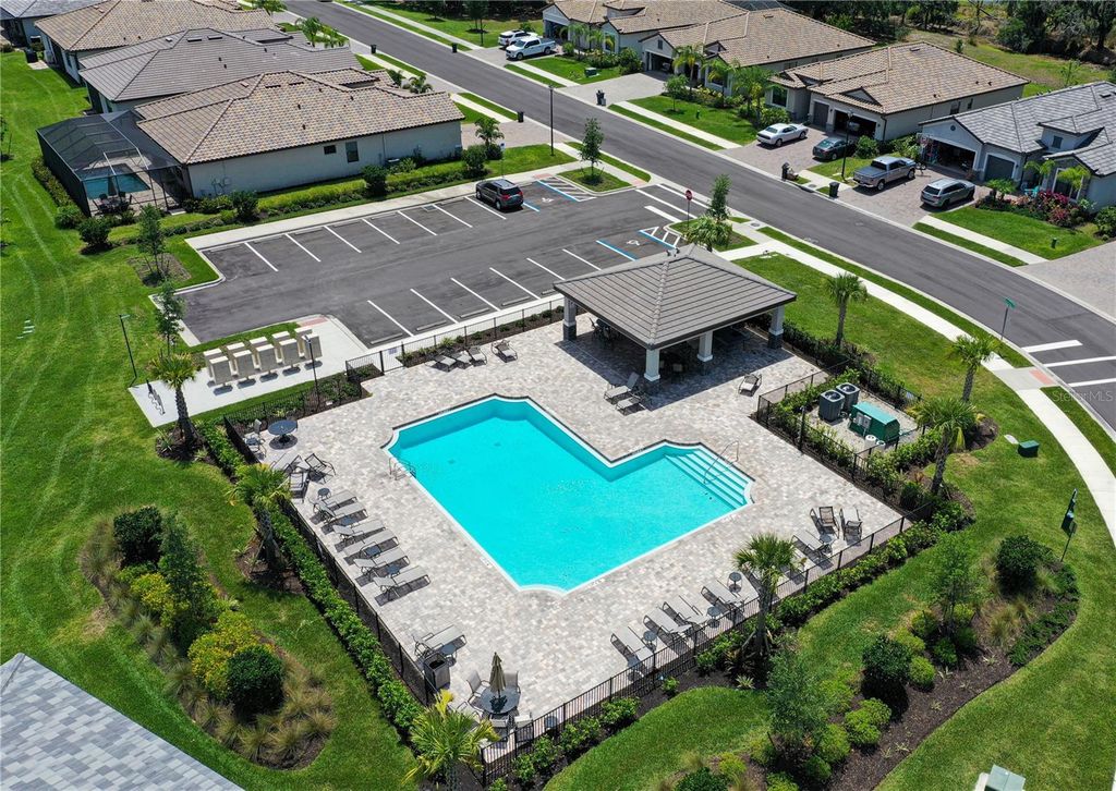 Image 32 of property listing at 706 ACACIA COURT, Bradenton, FL 34212