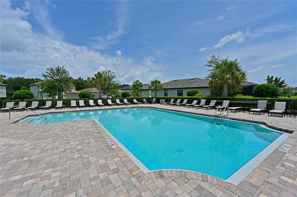 Image 33 of property listing at 706 ACACIA COURT, Bradenton, FL 34212