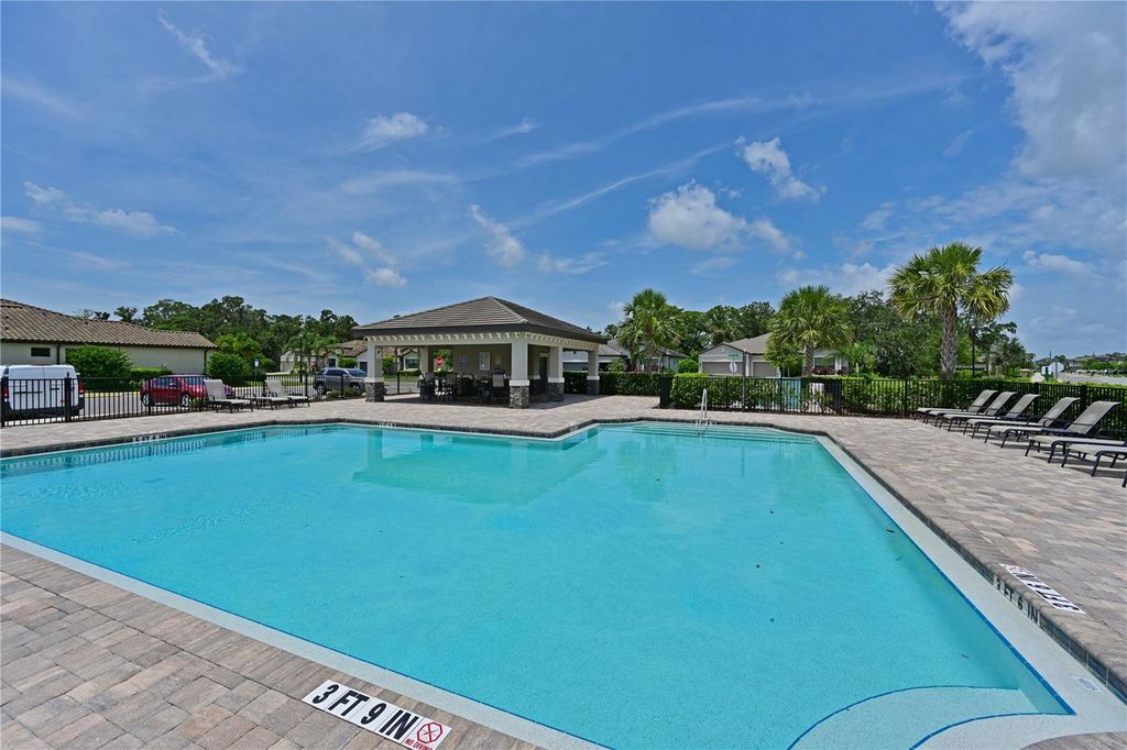 Image 34 of property listing at 706 ACACIA COURT, Bradenton, FL 34212