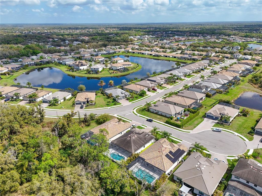 Image 35 of property listing at 706 ACACIA COURT, Bradenton, FL 34212