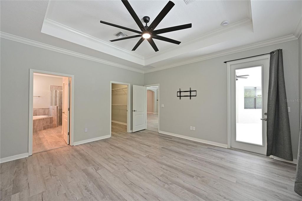 Image 37 of property listing at 706 ACACIA COURT, Bradenton, FL 34212