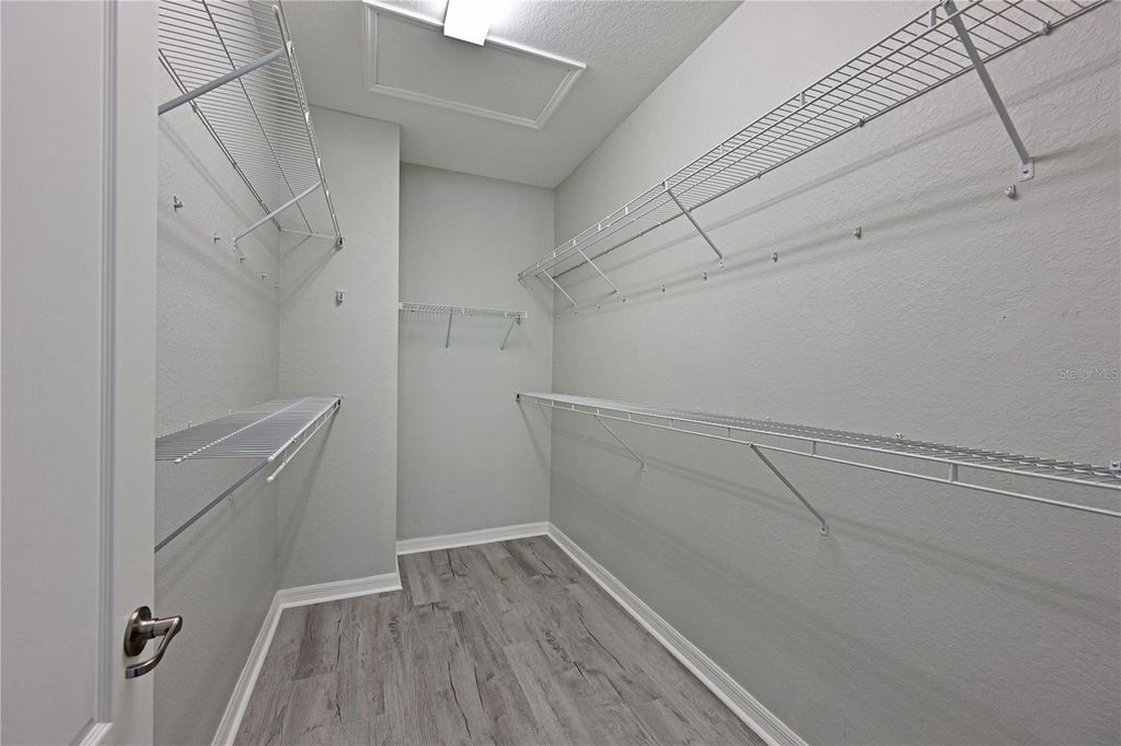 Image 39 of property listing at 706 ACACIA COURT, Bradenton, FL 34212