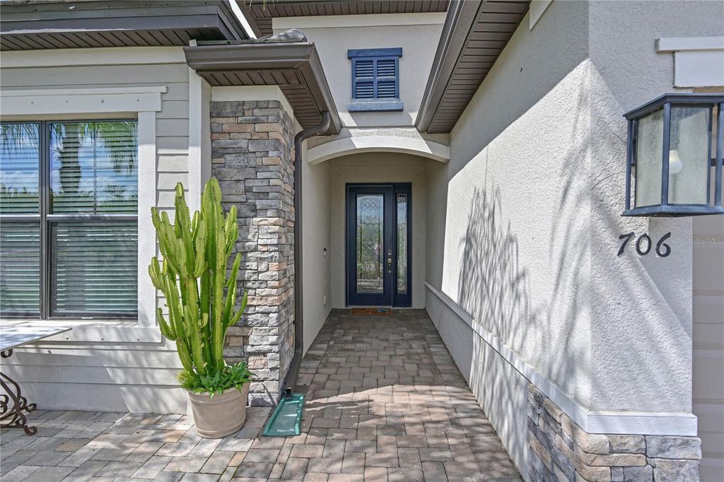 Image 42 of property listing at 706 ACACIA COURT, Bradenton, FL 34212