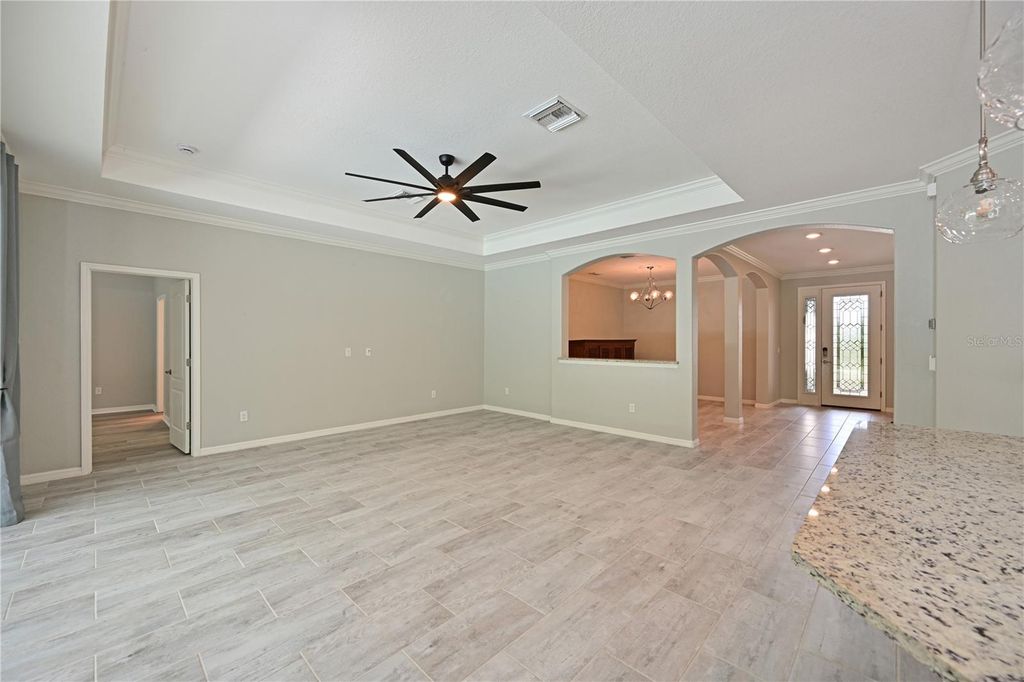 Image 8 of property listing at 706 ACACIA COURT, Bradenton, FL 34212